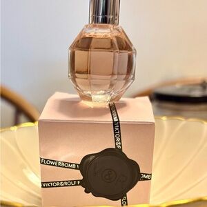 Viktor & Rolf Pink Flowerbomb mini perfume